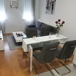 Leon Split