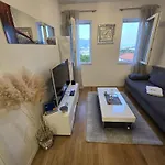 Leon Apartment *