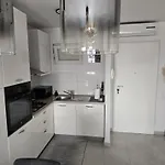 Leon Apartment Split