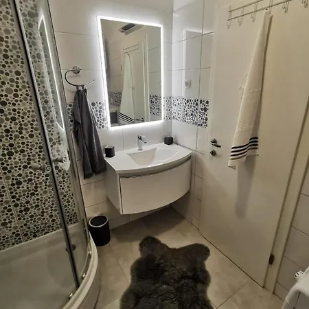 Leon Apartment