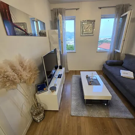 Leon Apartment *