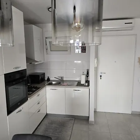 Leon Apartment Split