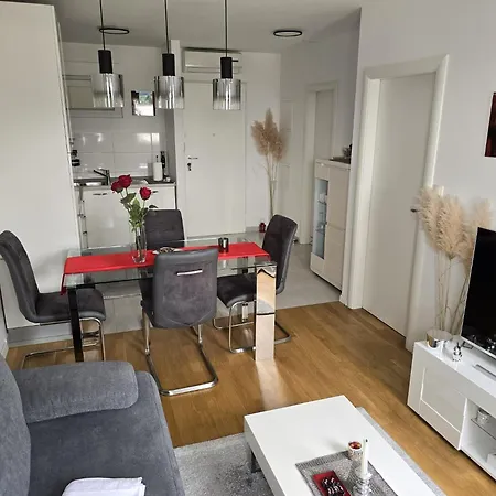 Leon Apartment *