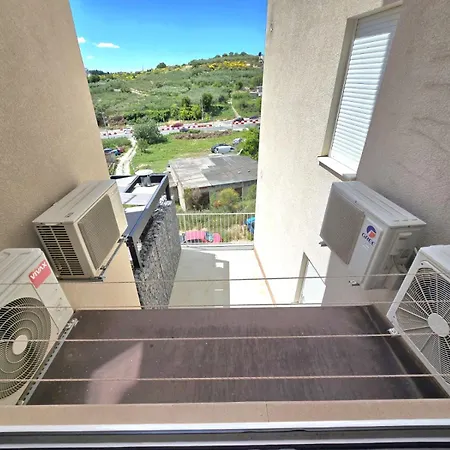Leon Apartment *