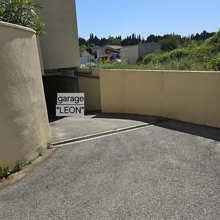 Leon Apartment Split